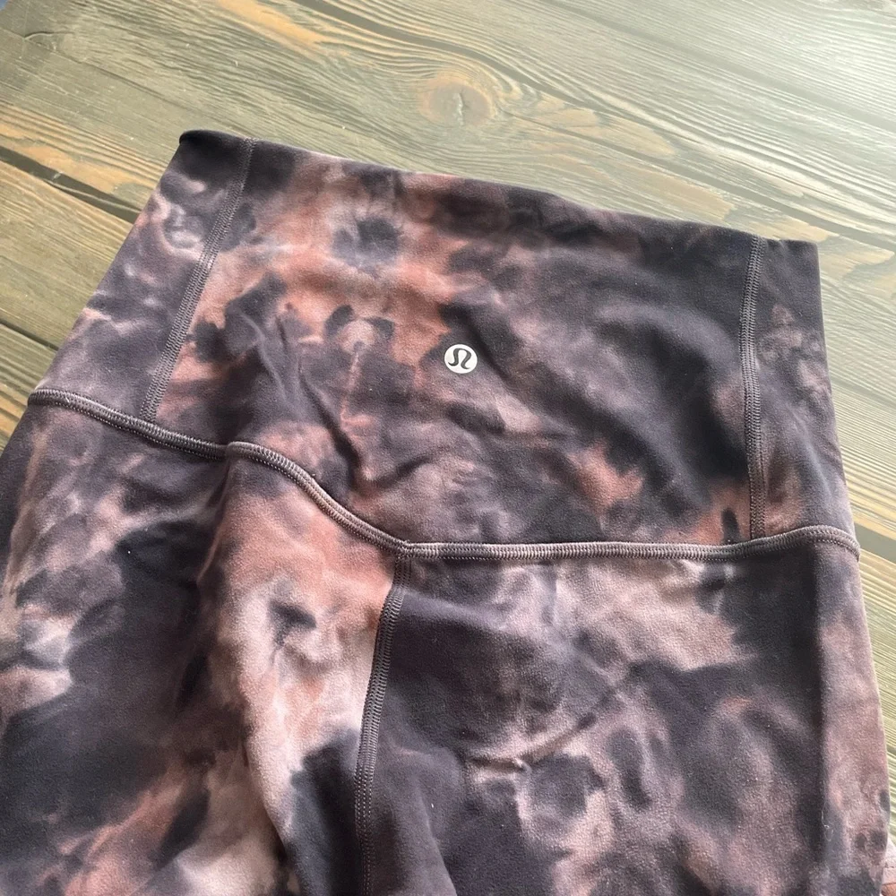 Lululemon Graphite and Pink Diamond Dye Tights